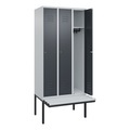 C+P Spind Classic PLUS Sitzbank, 3 Abteile, lichtgrau / grau, B 900 mm, Zylinderschloss, auskragend, Kunststoff