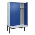 C+P Spind Classic PLUS Sitzbank, 3 Abteile, mittig, lichtgrau / enzianblau, B 1200 mm, Sicherheits-Drehriegel, auskragend, Kunststoff