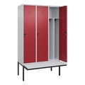 C+P Spind Classic PLUS, 3 Abteile, Trennwand, HxBxT 2.120 x 1.200 x 815 mm, für Vorhängeschloss, auskragende Bank aus Kunststoff, lichtgrau, rubinrot