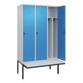 C+P Spind Classic PLUS Sitzbank, 3 Abteile, mittig, lichtgrau / lichtblau, B 1200 mm, Sicherheits-Drehriegel, auskragend, Kunststoff