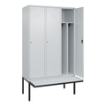 C+P Spind Classic PLUS Sitzbank, 3 Abteile, mittig, lichtgrau, B 1200 mm, Zylinderschloss, auskragend, Kunststoff