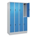 C+P Doppelstock-Spind Classic PLUS, 4 Abteile, lichtgrau / lichtblau, HxB 1950 x 1200 mm, mit Bodensockel, Drehriegel
