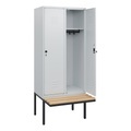 C+P Spind Classic PLUS, 2 Abteile, HxBxT 1.950 x 800 x 815 mm, für Vorhängeschloss, auskragende Bank aus Buche, lichtgrau, lichtgrau