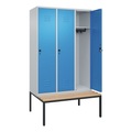 C+P Spind Classic PLUS Sitzbank, 3 Abteile, lichtgrau / lichtblau, B 1200 mm, Sicherheits-Drehriegel, untergebaut, Buche-Hartholz