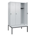C+P Spind Classic PLUS Sitzbank, 3 Abteile, lichtgrau, B 1200 mm, Sicherheits-Drehriegel, untergebaut, Kunststoff