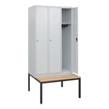 C+P Spind Classic PLUS, 3 Abteile, HxBxT 1.950 x 900 x 815 mm, Zylinderschloss, untergebaute Bank aus Buche, lichtgrau, lichtgrau