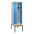 C+P Spind Classic PLUS Sitzbank, 2 Abteile, lichtgrau / lichtblau, B 600 mm, Zylinderschloss, untergebaut, Buche-Hartholz