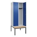 C+P Spind Classic PLUS Sitzbank, 2 Abteile, lichtgrau / enzianblau, B 800 mm, Zylinderschloss, untergebaut, Buche-Hartholz