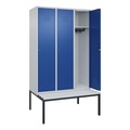 C+P Spind Classic PLUS Sitzbank, 3 Abteile, lichtgrau / enzianblau, B 1200 mm, Zylinderschloss, untergebaut, Kunststoff
