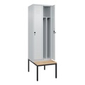 C+P Spind Classic PLUS Sitzbank, 2 Abteile, mittig, lichtgrau, B 600 mm, Sicherheits-Drehriegel, untergebaut, Buche-Hartholz