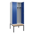 C+P Spind Classic PLUS Sitzbank, 2 Abteile, mittig, lichtgrau / enzianblau, B 800 mm, Zylinderschloss, untergebaut, Buche-Hartholz