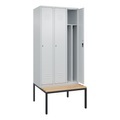 C+P Spind Classic PLUS Sitzbank, 3 Abteile, mittig, lichtgrau, B 900 mm, Zylinderschloss, untergebaut, Buche-Hartholz