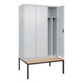 C+P Spind Classic PLUS Sitzbank, 3 Abteile, mittig, lichtgrau, B 1200 mm, Zylinderschloss, untergebaut, Buche-Hartholz