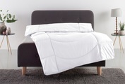 Microfaserbettdecke, »Microlux«, Traumecht, Füllung: Polyester, Bezug: *Von Testschläfern im Juni 2013 mit »GUT« (1,8) bewertet (getestet wurde das 4-Jahreszeiten-Bett in der Grösse 135/200), kochfest bis 95 °C, zum Spitzenpreis!