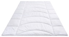Microfaserbettdecke, »Microlux«, Traumecht, Füllung: Polyester, Bezug: *Von Testschläfern im Juni 2013 mit »GUT« (1,8) bewertet (getestet wurde das 4-Jahreszeiten-Bett in der Grösse 135/200), kochfest bis 95 °C, zum Spitzenpreis!