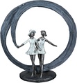 Casablanca by Gilde Dekofigur »Skulptur More than friends, grau/silberfarben«, (1 St.), Dekoobjekt, Höhe 33 cm, 2 Frauen in grauem Kreis, auf schwarzer Basis, Wohnzimmer