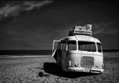Papermoon Fototapete »Photo-Art YVETTE DEPAEPE, STRANDBUS«, Vliestapete, hochwertiger Digitaldruck, inklusive Kleister