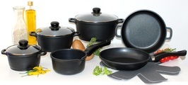 Elo - Meine Küche Topf-Set (Set, 10-tlg., 4 Töpfe, 3, Deckel, 2 Pfannen, 1 Paar Pfannenschoner)