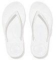 Fitflop Zehentrenner »IQUSHION ERGONOMIC FLIP-FLOPS«, Keilabsatz, Sommerschuh, Schlappen mit weichem Zehensteg