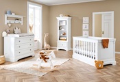 Pinolino® Babymöbel-Set »Emilia«, (Spar-Set, 3 St., Kinderbett, Wickelkommode, Wandregal), breit; mit Kinderbett, Wickelkommode & Wandregal