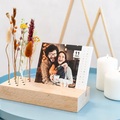 smartphoto, Kalender im Holzaufsteller mit Trockenblumen und Fotos personalisiert (Querformat)