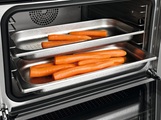 Miele Combi-Dampfgarer XL mit Frisch- und Abwasseranschluss zum Dampfgaren, Backen, Braten mit kabellosem Speisenthermometer + Menügaren. DGC 7845
