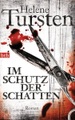 undefined, Im Schutz der Schatten