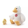 Trudi Gans und Baby Weiss