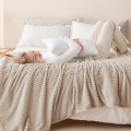 Alopini - Kuscheldecke flauschige Decke, Erlebnis-Fleecedecke, weiche und warme Wolldecke Wurfdecke, Decken für Sofa, Tagesdecke Couch, One Size, Beige