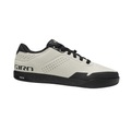 Giro Latch Flatpedal Schuhe, Farbe: light sharkskin, Grösse: 39, Gewicht: 334 g
Verschlusssystem: Schnürschuh
Sohle Velo: Tack Rubber
Pedalsystem: Plattformpedal