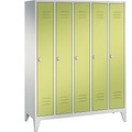 CP CLASSIC Garderobenschrank mit Füßen 5 Abteile, Abteilbreite 300 mm lichtgrau / viridingrün