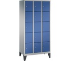 CP CLASSIC Fächerschrank mit Füßen 3 Abteile, je 5 Fächer, Abteilbreite 300 mm weißaluminium / enzianblau