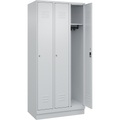 C+P Spind Classic PLUS, 3 Abteile, lichtgrau, B 900 mm, mit Bodensockel, Zylinderschloss