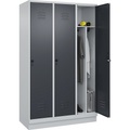 C+P Spind Classic PLUS, 3 Abteile, lichtgrau / grau, B 1200 mm, mit Bodensockel, Drehriegel, Trennwand mittig