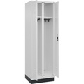C+P Schwarz-Weiß-Spind Classic PLUS, 1 Abteil, verkehrsweiß, HxB 1950 x 600 mm, mit Bodensockel, Zylinderschloss