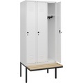 C+P Spind Classic PLUS Sitzbank, 3 Abteile, verkehrsweiß, B 900 mm, Sicherheits-Drehriegel, auskragend, Buche-Hartholz