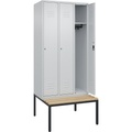 C+P Spind Classic PLUS Sitzbank, 3 Abteile, lichtgrau, B 900 mm, Zylinderschloss, untergebaut, Buche-Hartholz