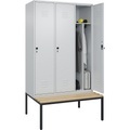 C+P Spind Classic PLUS Sitzbank, 3 Abteile, mittig, lichtgrau, B 1200 mm, Sicherheits-Drehriegel, untergebaut, Buche-Hartholz