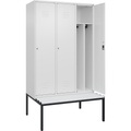 C+P Spind Classic PLUS Sitzbank, 3 Abteile, mittig, verkehrsweiß, B 1200 mm, Zylinderschloss, untergebaut, Kunststoff