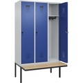 Spind Evolo PLUS Sitzbank, 3 Abteile, lichtgrau / enzianblau, B 1200 mm, Sicherheits-Drehriegel, mit auskragender Sitzbank, Buche
