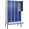 Doppelstock-Spind Evolo PLUS Sitzbank, 4 Abteile, lichtgrau / enzianblau, B 1200 mm, Zylinderschloss, mit auskragender Sitzbank, Kunststoff