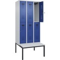 Doppelstock-Spind Evolo PLUS Sitzbank, 3 Abteile, lichtgrau / enzianblau, B 900 mm, Zylinderschloss, mit untergebauter Sitzbank, Kunststoff