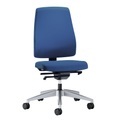 interstuhl Bürodrehstuhl GOAL, Rückenlehnenhöhe 530 mm Gestell brillantsilber, mit weichen Rollen enzianblau, Sitztiefe 410 mm