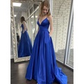 Lighinthebox, A-Linie Ballkleider Prinzessin Kleid Formal Pinsel Schleppe Ärmellos V Ausschnitt Satin Rückenlos mit Tasche 2023 Lightinthebox