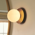 Nuura Liila 1 Medium Wandlampe, 1-flg, gold/weiß