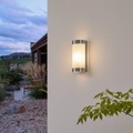 Schöne Edelstahl-Außenwandlampe Alvin