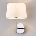 Hübsche Wandlampe Dorothea mit weißem Stoffschirm
