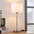 Weiße Tischlampe Annatina mit Stoffschirm