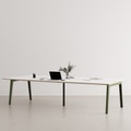 TIPTOE, New Modern Bureau open space / 6 places - 320 x 140 cm / Stratifié & pied central noir - TIPTOE grün en metall/holz