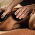 Entspannung nur für Sie bei 1 Wellnesstag mit Hot-Stone-Massage in Leukerbad